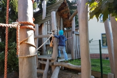 Forscherhütte und Baumhaus mit 3 Etagen