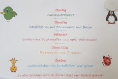 Wöchentlich gibt es einen neuen, ausgehängten Speiseplan.